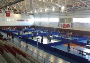 180 sporcu Kurtuluş Kupası'nda yarıştı