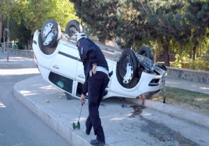 Şehir içinde 4 takla attı