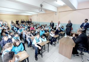 Orhan'dan öğrencilere 'Bilgi Evi' sözü