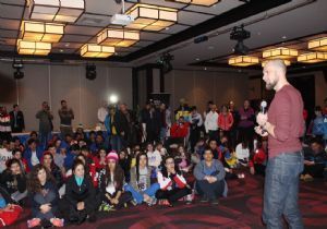 Buechel gençlerle tecrübelerini paylaştı