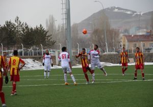 25 Mart Oltuspor Pasinler'den eli boş döndü