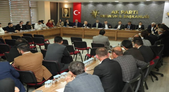 AK Parti'de seçim zirvesi