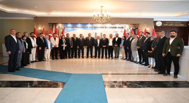 AK Parti'den Vali Çiftçi'ye kutlama