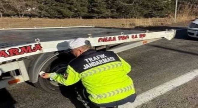 Ardahan yolunda jandarmadan ‘zorunlu kış lastiği' denetimi