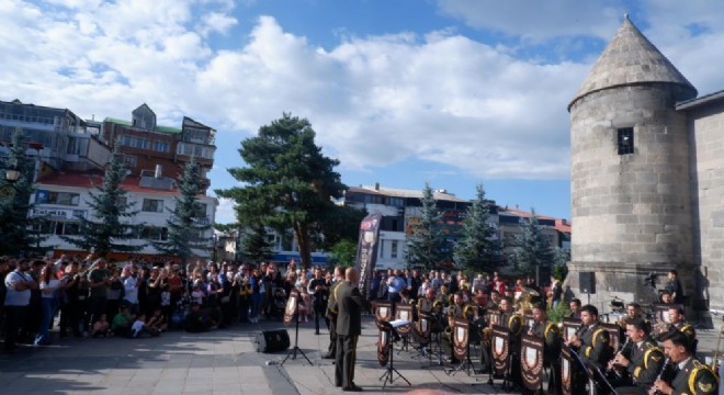 Askeri bandodan 50. yıl etkinliği