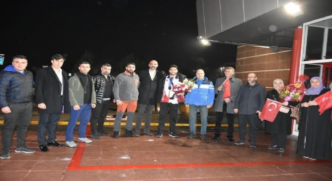 Avrupa ikincisi Koç'a coşkulu karşılama