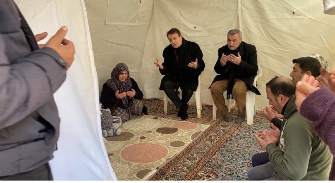 Aydemir Malatya'da depremzedelerin acılarını paylaştı
