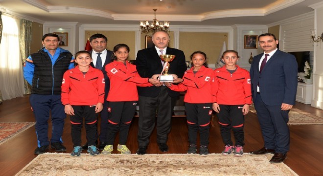 Azizoğlu, küçük şampiyonları ağırladı