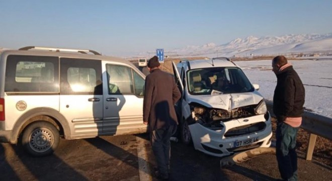 Ağrı-Erzurum karayolunda kaza: 2 yaralı