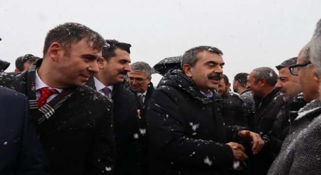 Bakan Tekin'e coşkulu karşılama