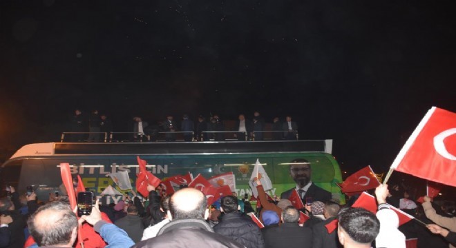 Bitlis'te AK Parti seçim kutlaması yaptı