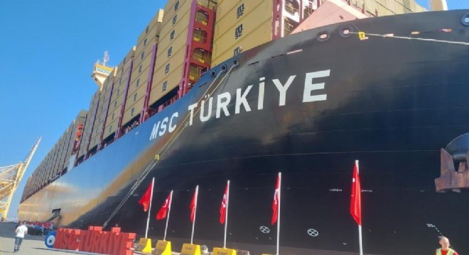 Dünyanın en büyük gemisine 'Türkiye' adı verildi