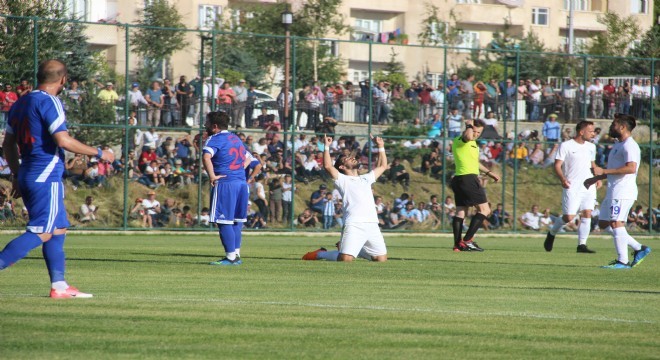 Erzurumspor Emrah Başsan'la güldü