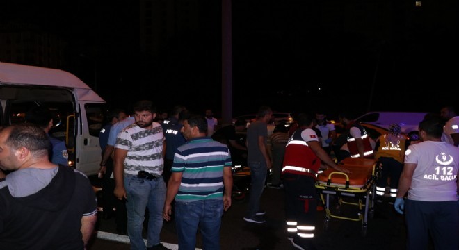 Erzurum'a hasta ziyaretine gelirken kaza yaptılar
