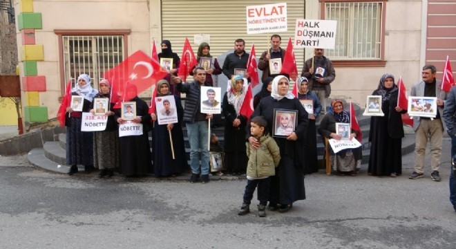 Erzurum'dan bir aile daha evlat nöbetinde