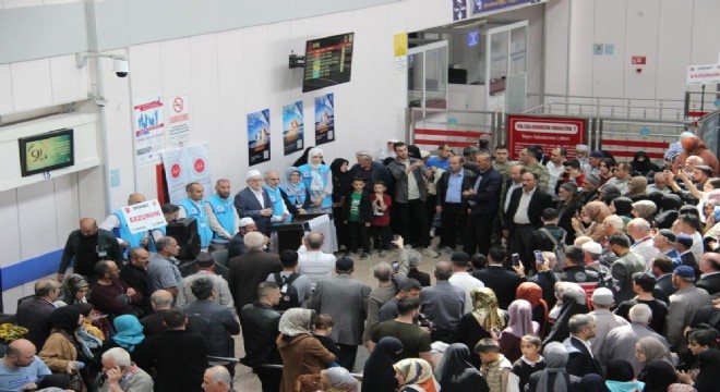 Erzurum'dan ilk Hac kafilesi dualarla uğurlandı