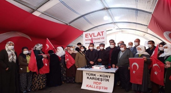 Evlat nöbetindeki ailelerden Erdoğan'a vefa