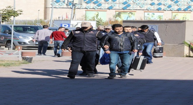 FETÖ'den 5 asker tutuklandı