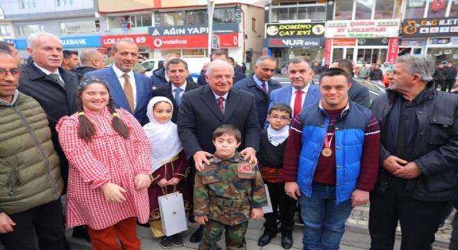Güler'i down sendromlu çocuklar karşıladı