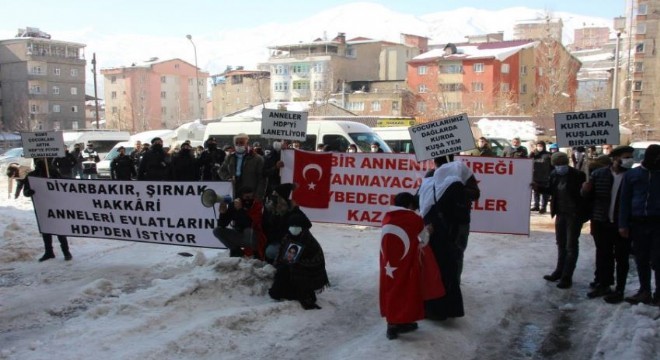Hakkarili analardan ortak tepki: ‘Kahrolsun PKK'