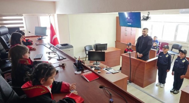 Hınıs Emniyetinden çocuklara özel örnek yaklaşım
