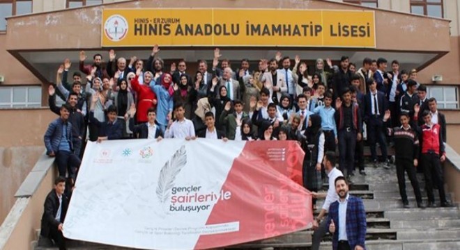 Hınıs'ta şairler gençlerle buluştu