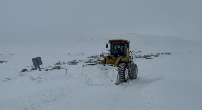 Kars - Göle yolu ağır tonajlı araçlara kapatıldı