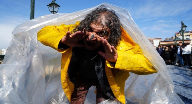 Kavukçu'dan çevre kirliliğine dikkat çeken performans