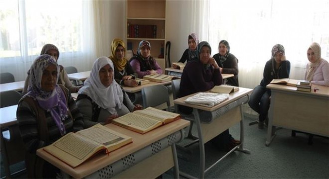 Kur'an kurslarında eğitim ve öğretime ara