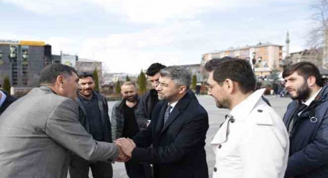 Küçükoğlu'ndan seccade tepkisi
