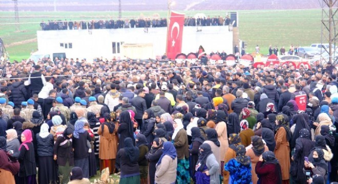 Mardin'de on binler şehidi uğurladı