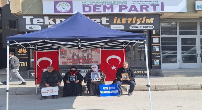 Muş'ta evlat nöbeti sürüyor