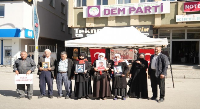 Muş'ta evlat nöbeti devam ediyor