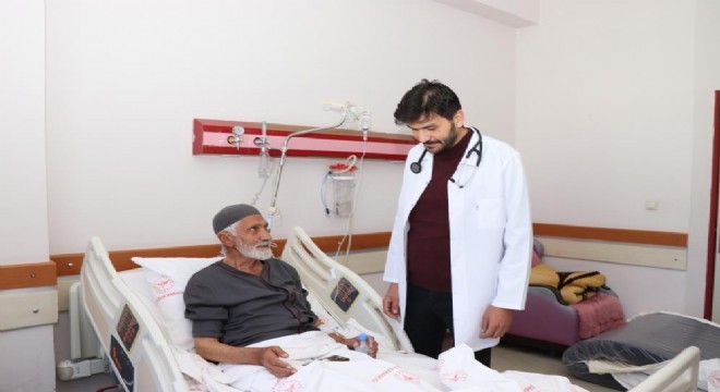 Oltu Devlet Hastanesi Acil Servisi'nde tıbbi başarı