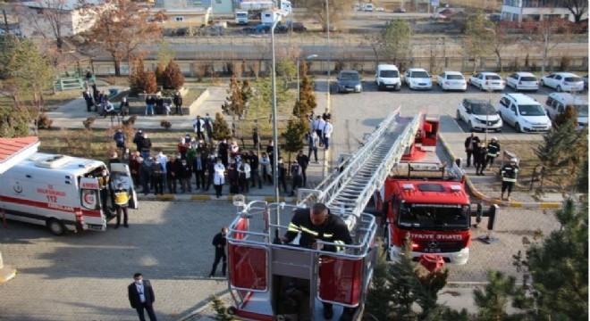 Oltu Devlet Hastanesi'nde yangın tatbikatı yapıldı