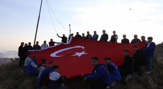 Oltu zirvesinde milli coşku