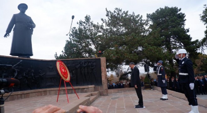 Oltu'da Atatürk'e Milli Saygı