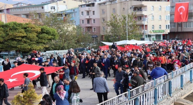Oltu'da coşkulu Cumhuriyet Şöleni