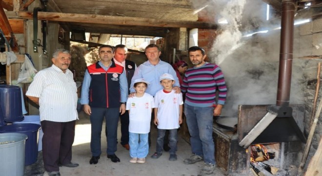 Olur'da dutun pekmeze yolculuğu sürüyor