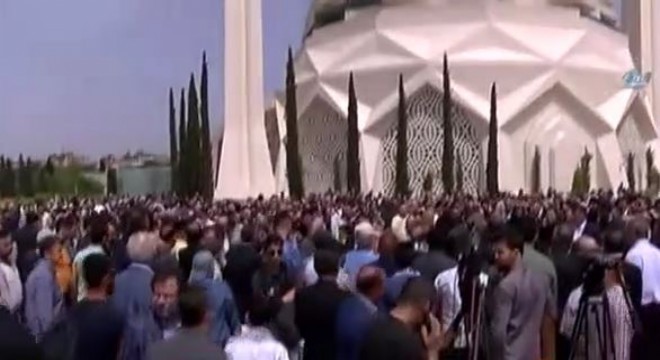 On binler Erkal'ı dualarla uğurladı