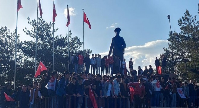 Sekmen'den tepki: ‘Havuzbaşı miting alanı değildir'