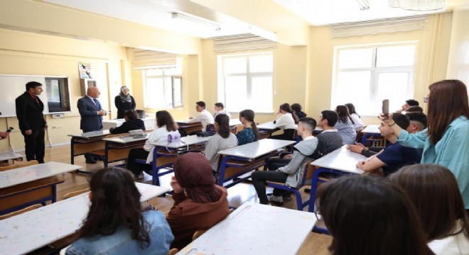 Sekmen karne heyecanına ortak oldu