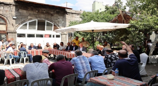 Sekmen'den Hacılar Hanı esnafıyla istişare