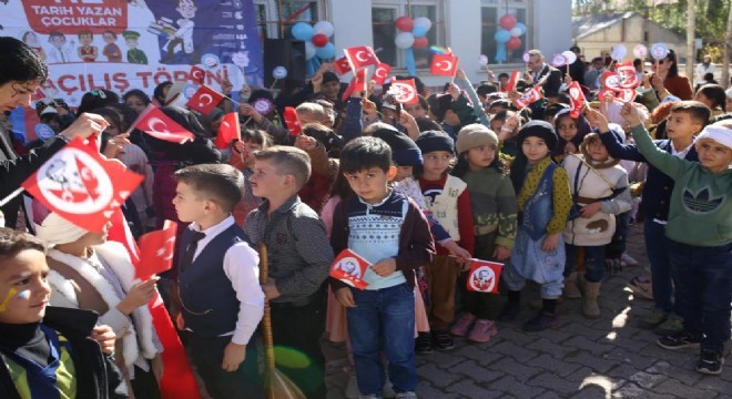Tarih yazan çocuklar Karayazı'da