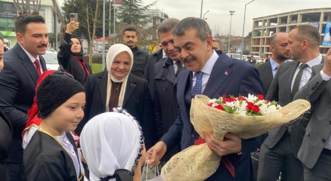 Tekin: 'Hep beraber taşın altına elimizi koyalım'
