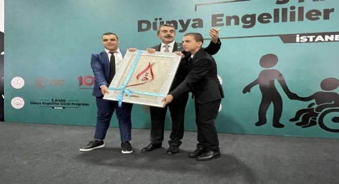 Tekin: 'Hepimizin eşit yaratıldığına inanıyorum'