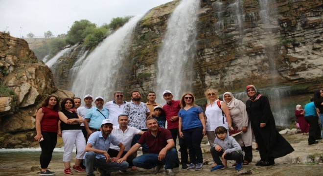 Tortum Şelalesi'ne yerli turist ilgisi