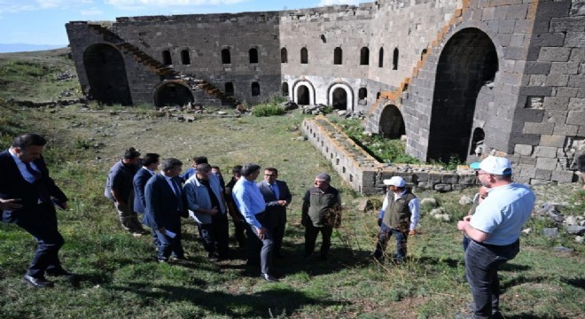 Vali Çiftçi tabyalarda incelemelerde bulundu
