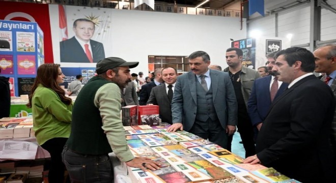 Vali Çiftçi'den Kitap Fuarı'na ziyaret