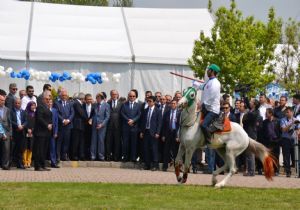 Bakan Müezzinoğlu'na cirit sürprizi